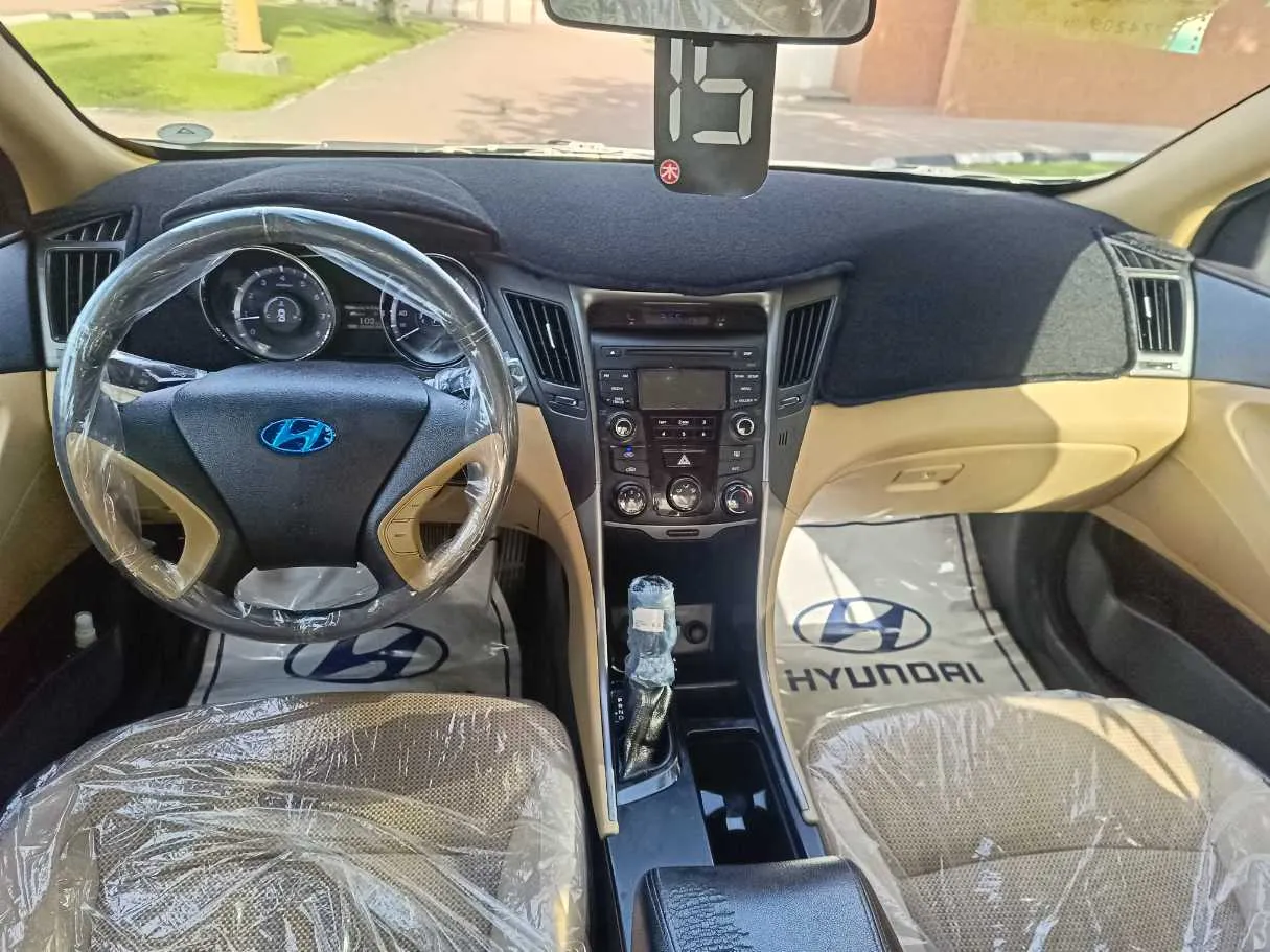 Car image 17