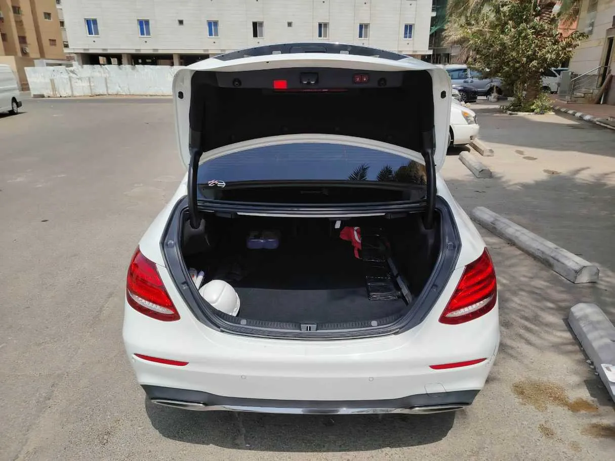 Car image 28