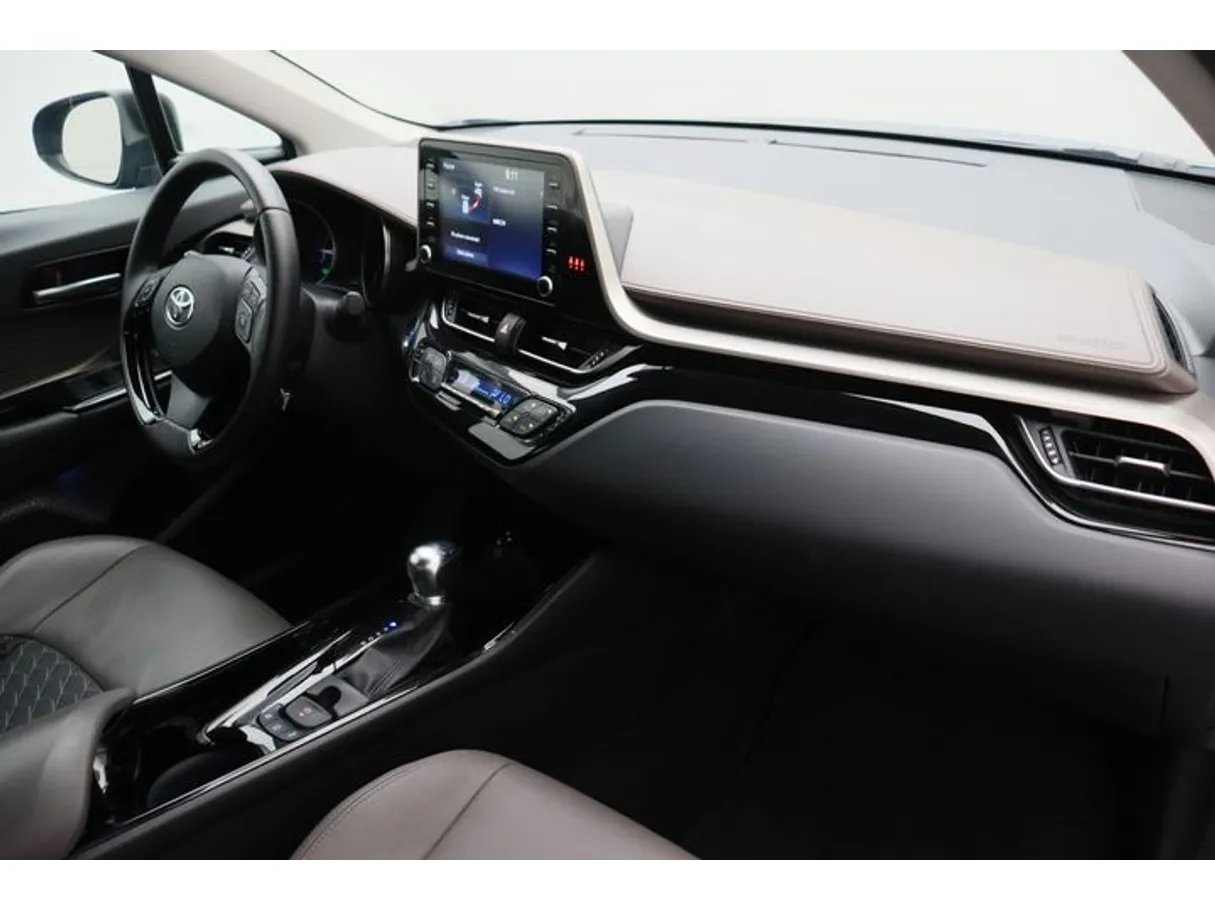 Car image 10