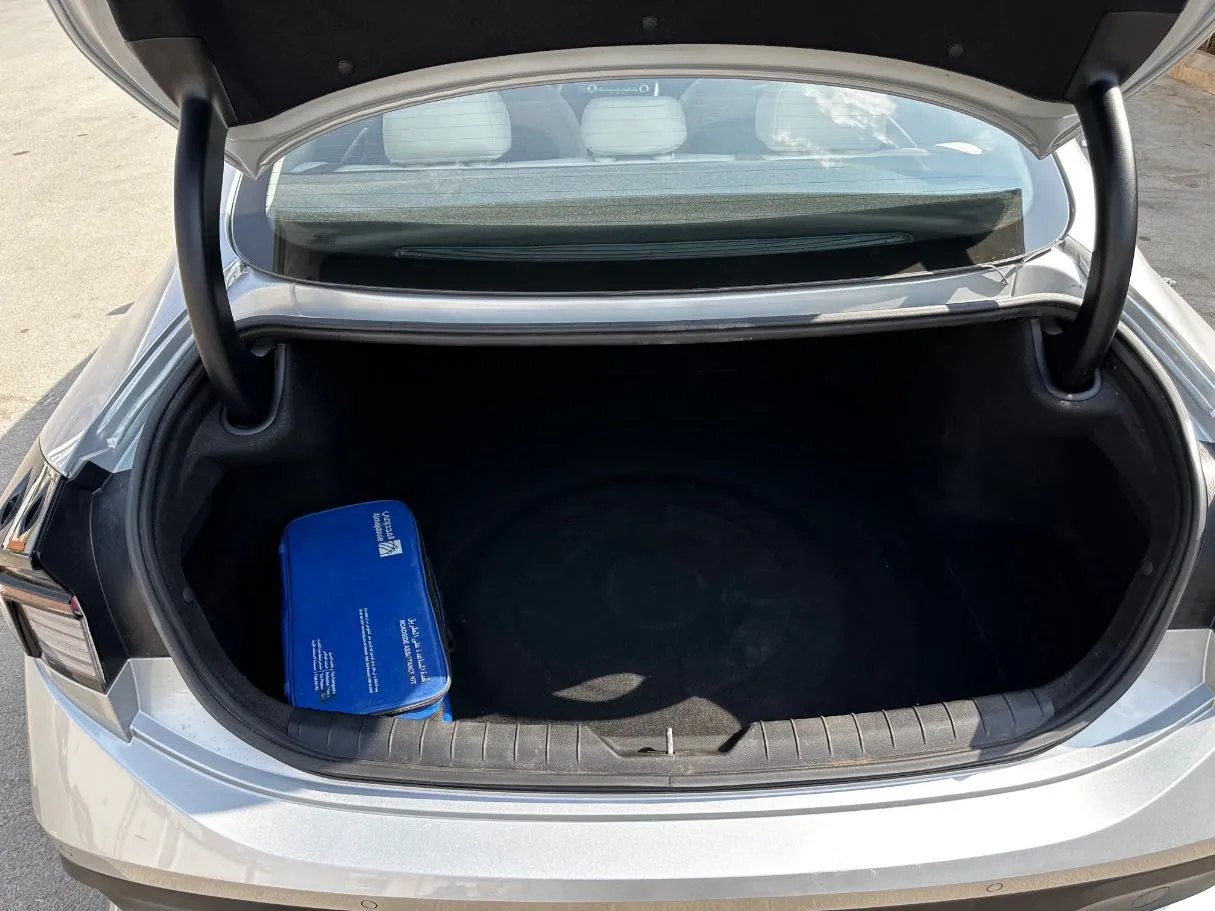 Car image 22