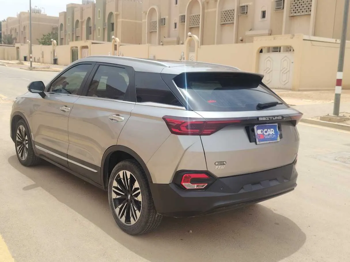 Car image 7