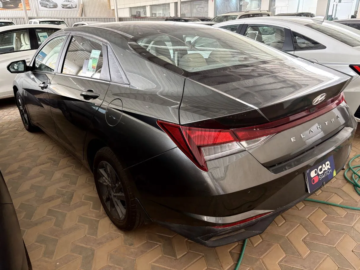 Car image 4