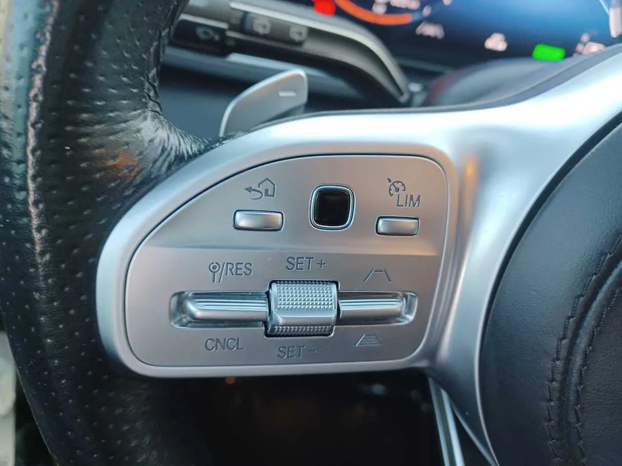 Car image 27