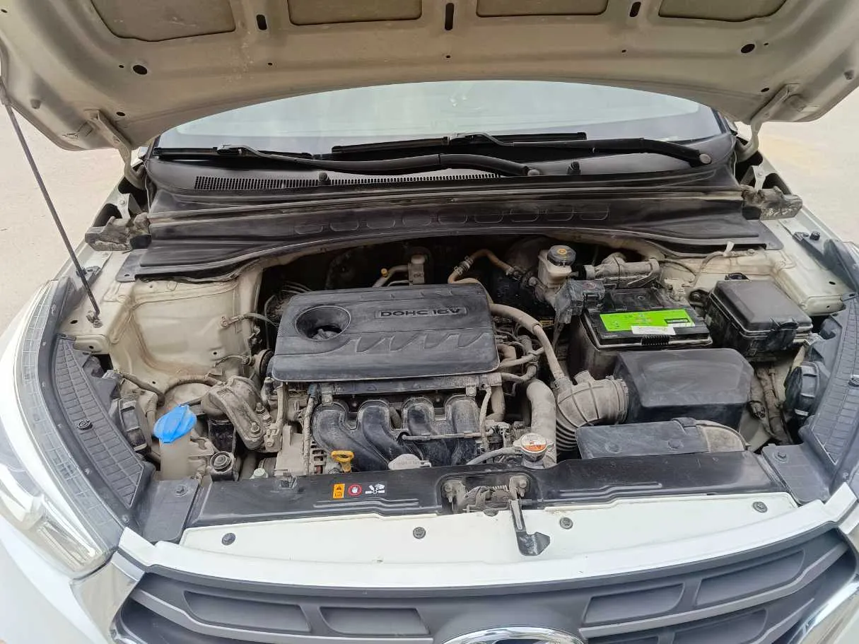 Car image 30