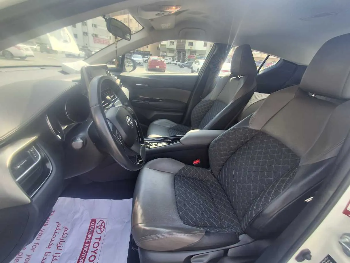 Car image 12
