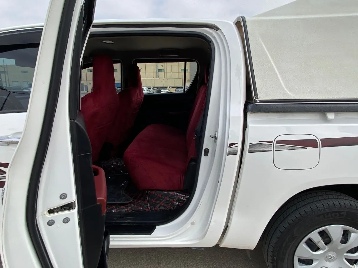 Car image 15