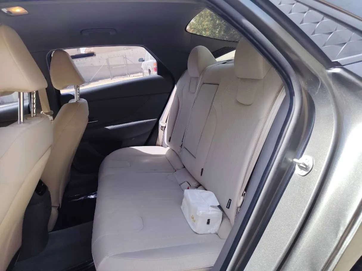 Car image 16
