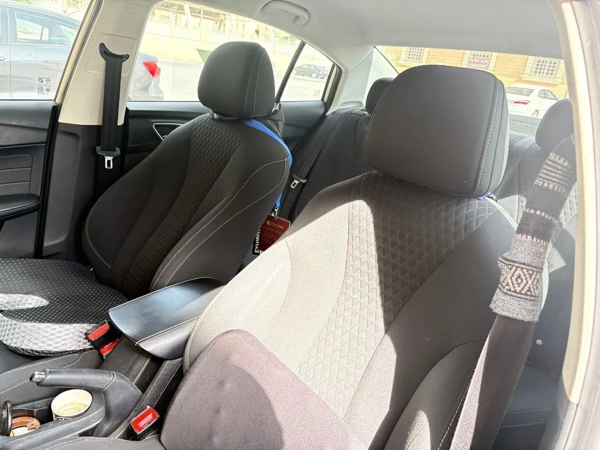 Car image 12