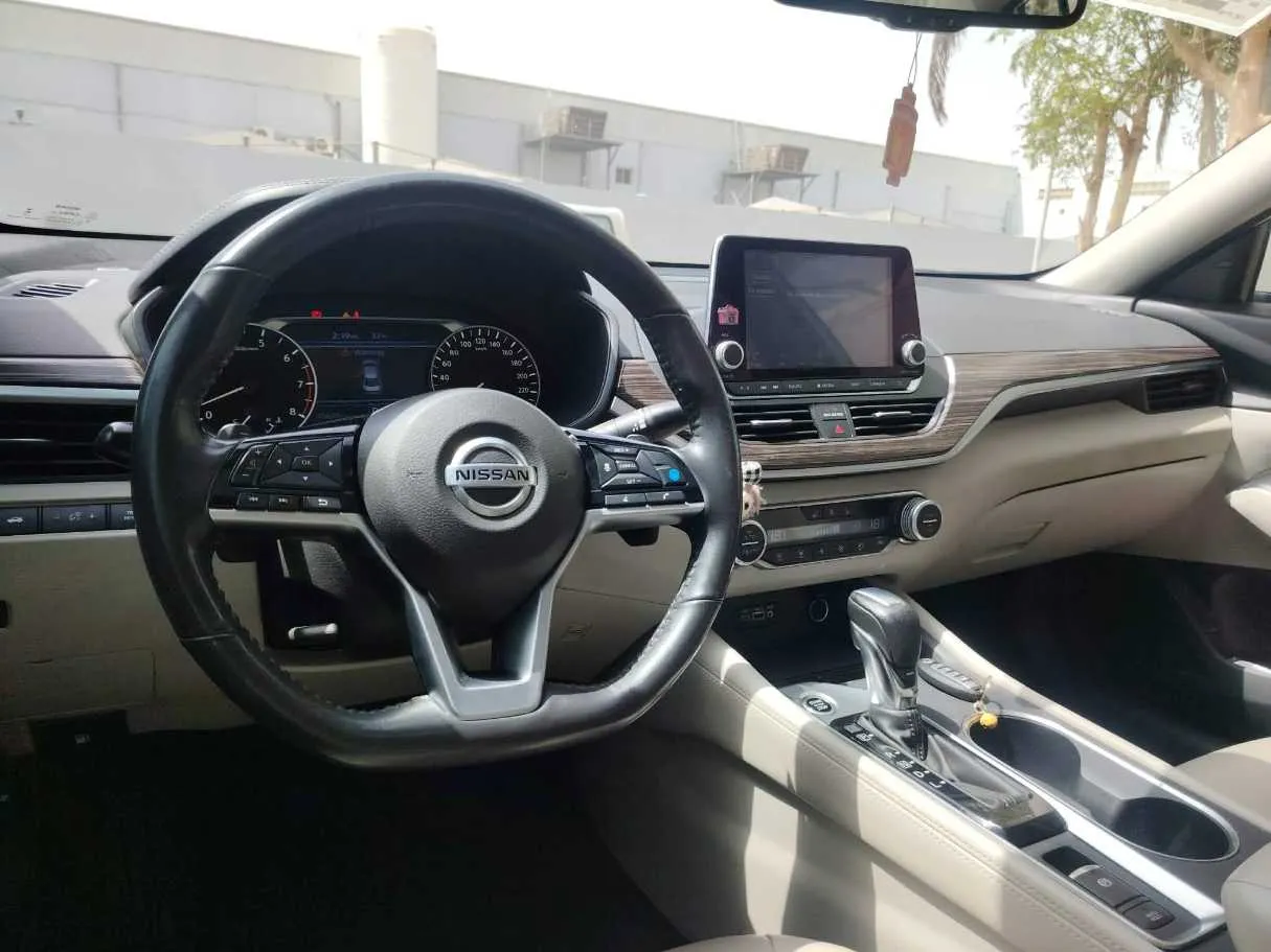 Car image 28