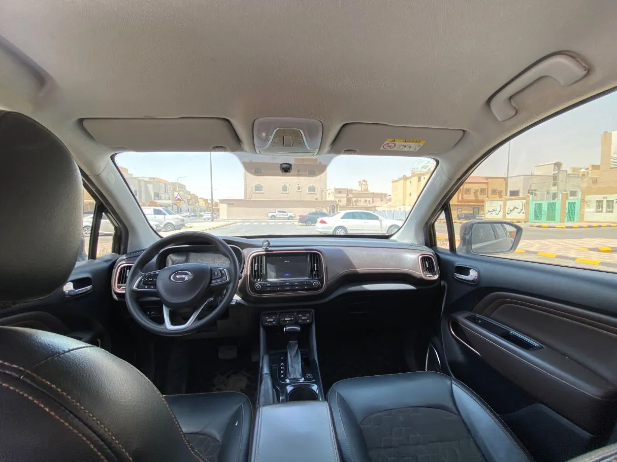 Car image 14