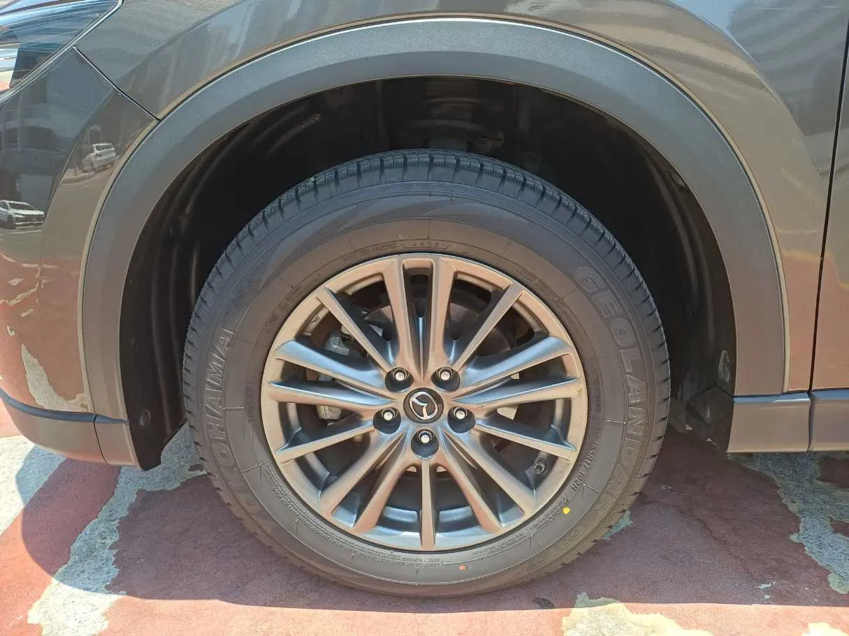 Car image 9