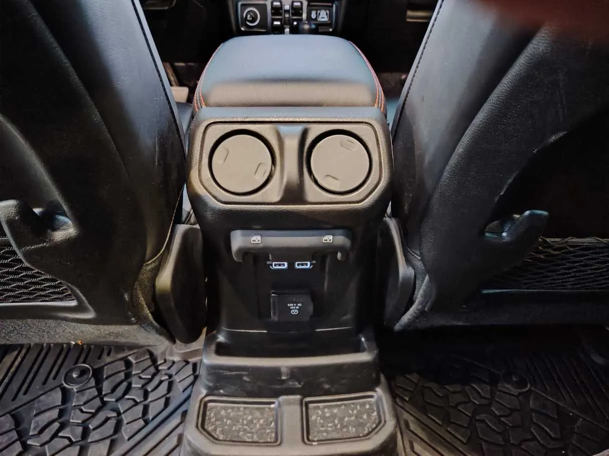 Car image 27