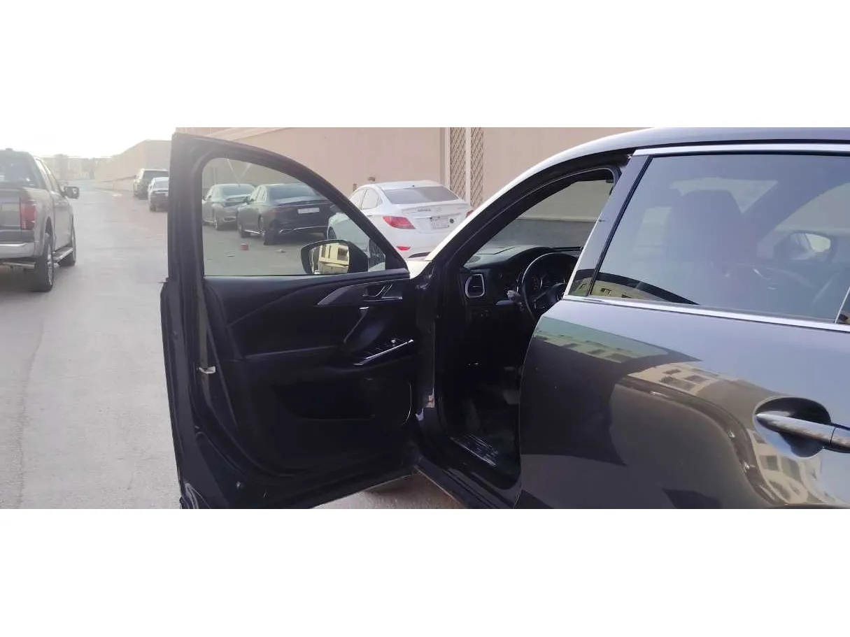 Car image 11