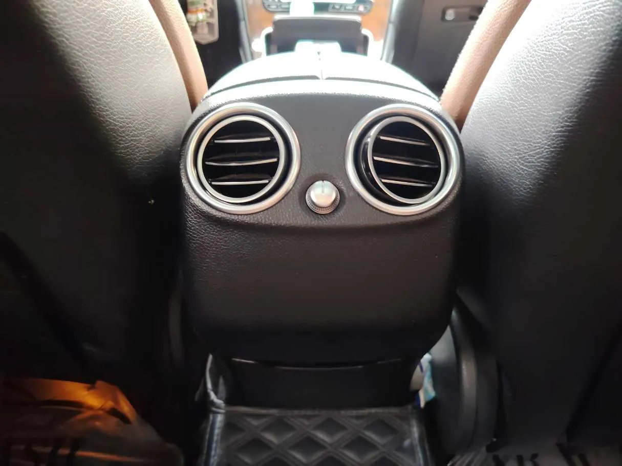 Car image 27