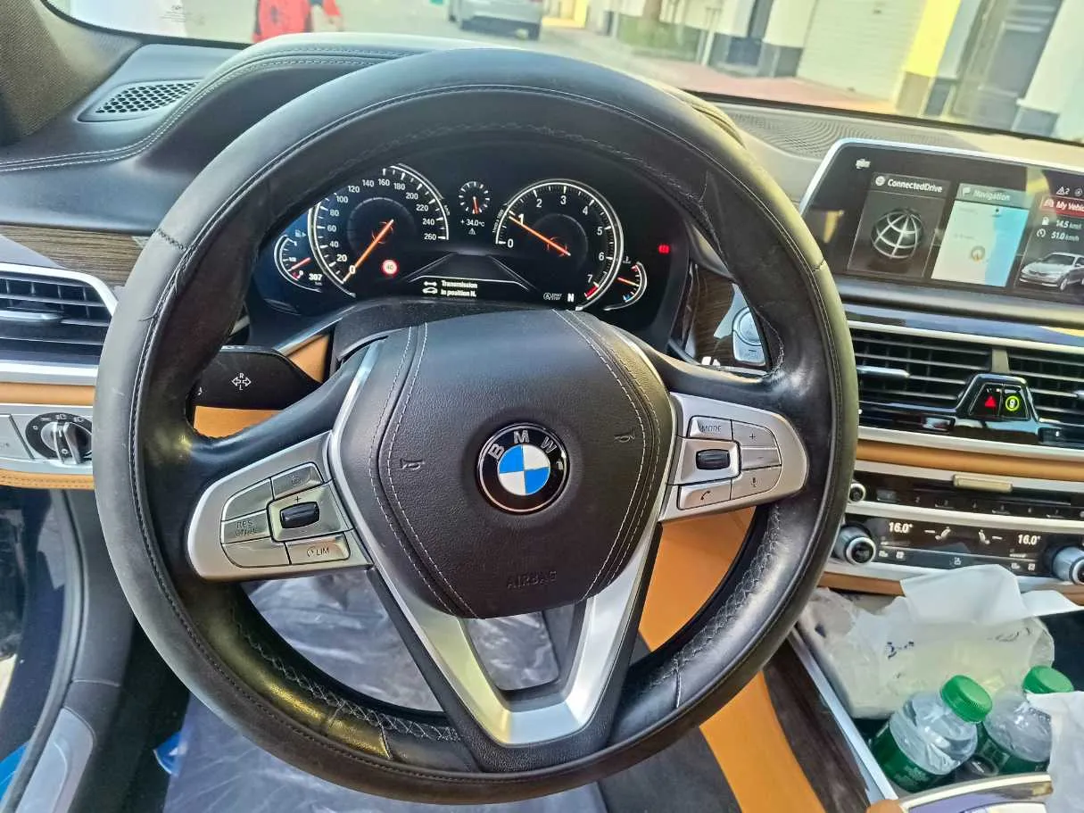 Car image 27