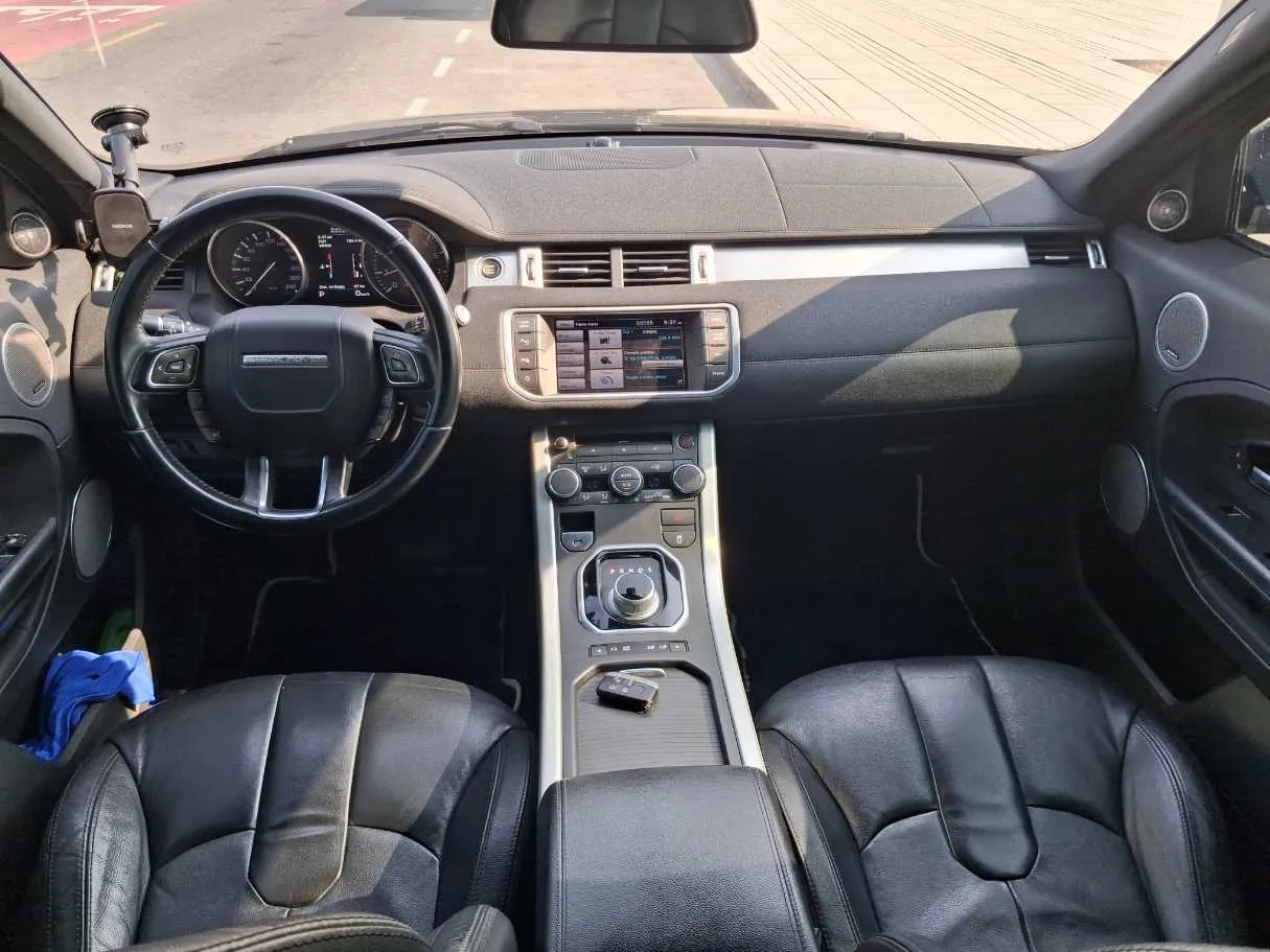 Car image 16
