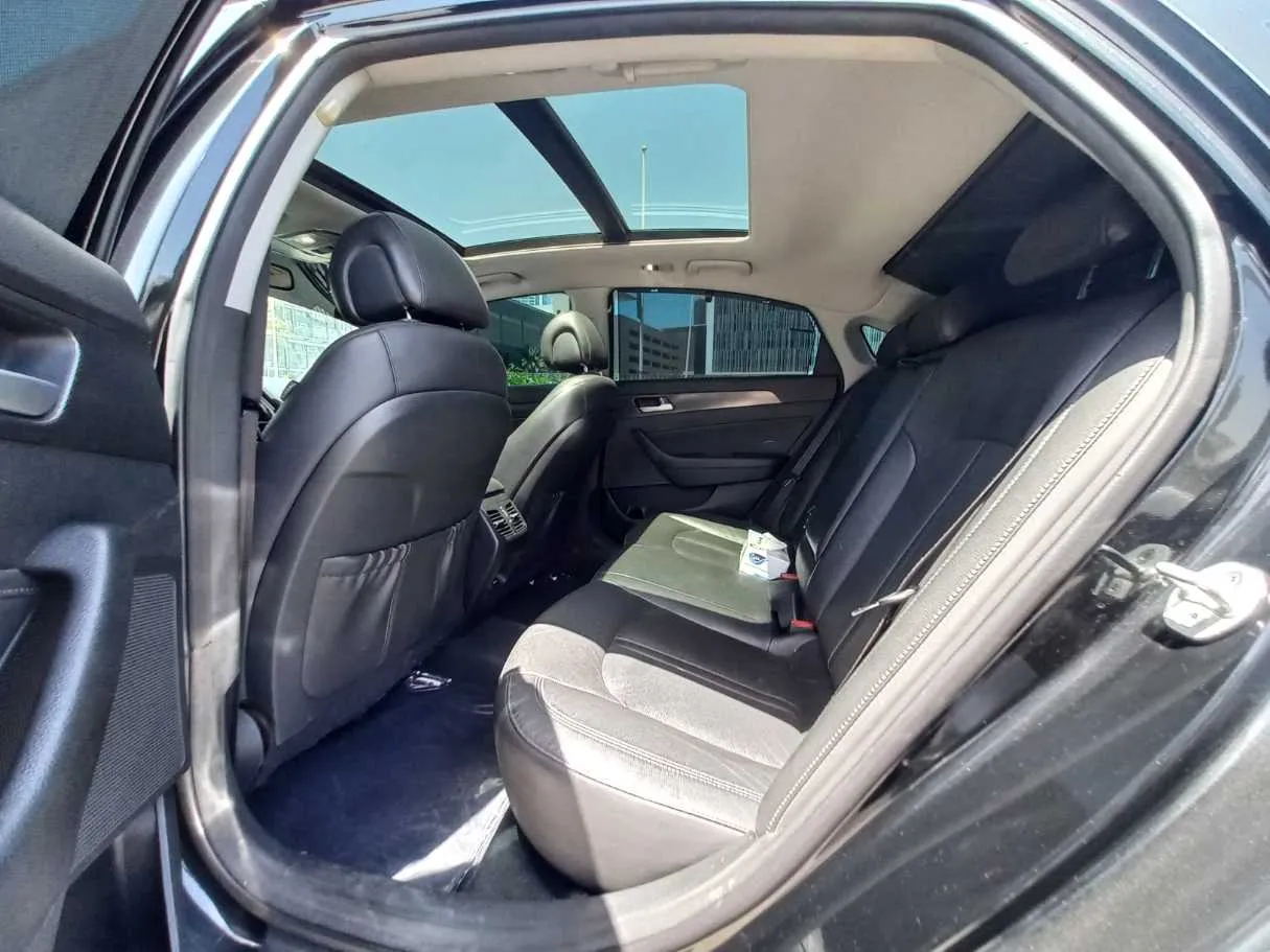 Car image 13