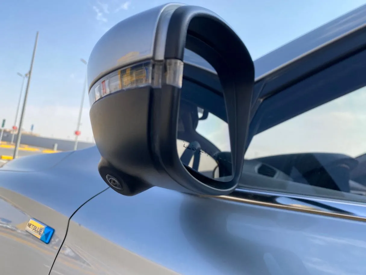 Car image 24