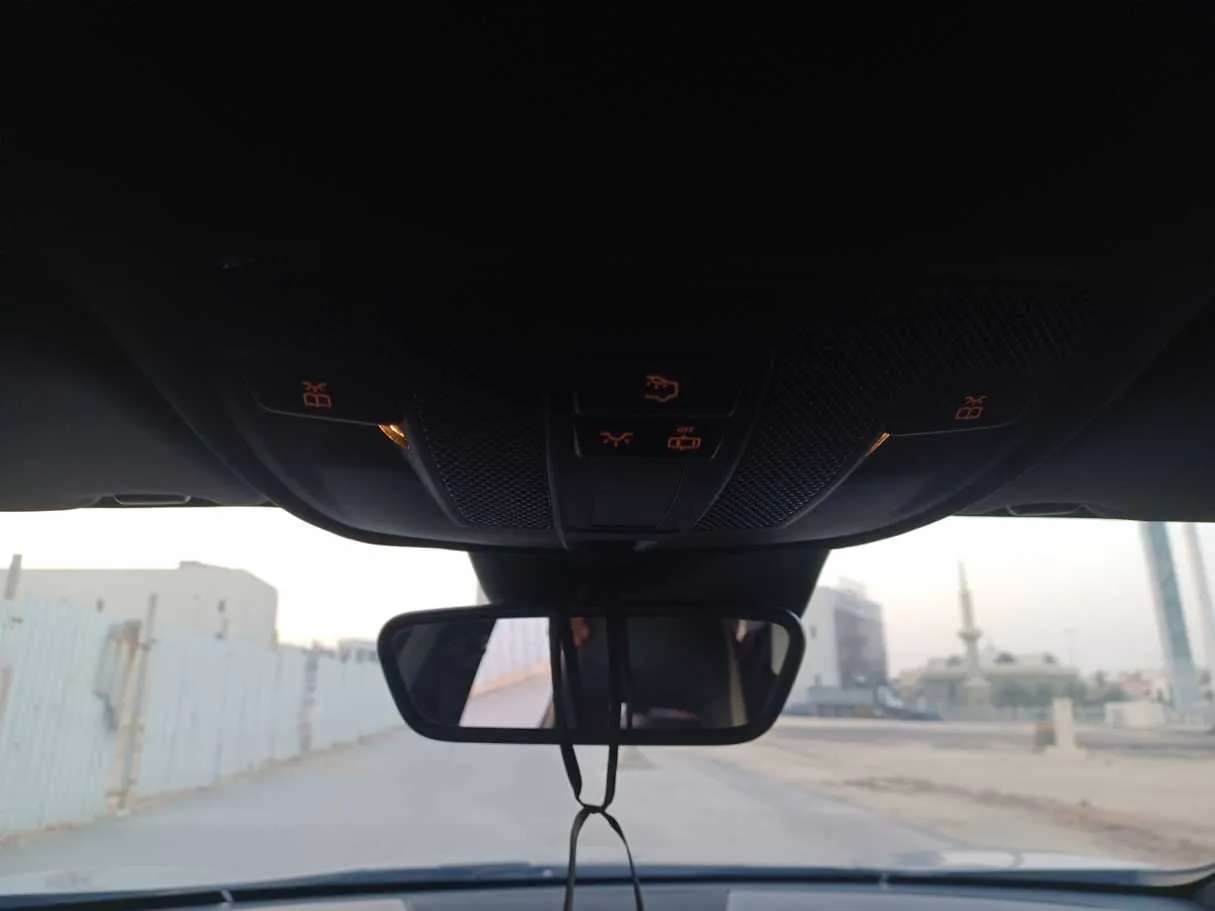Car image 20