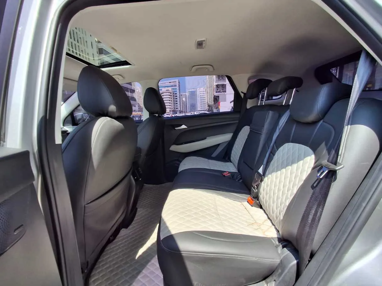 Car image 13