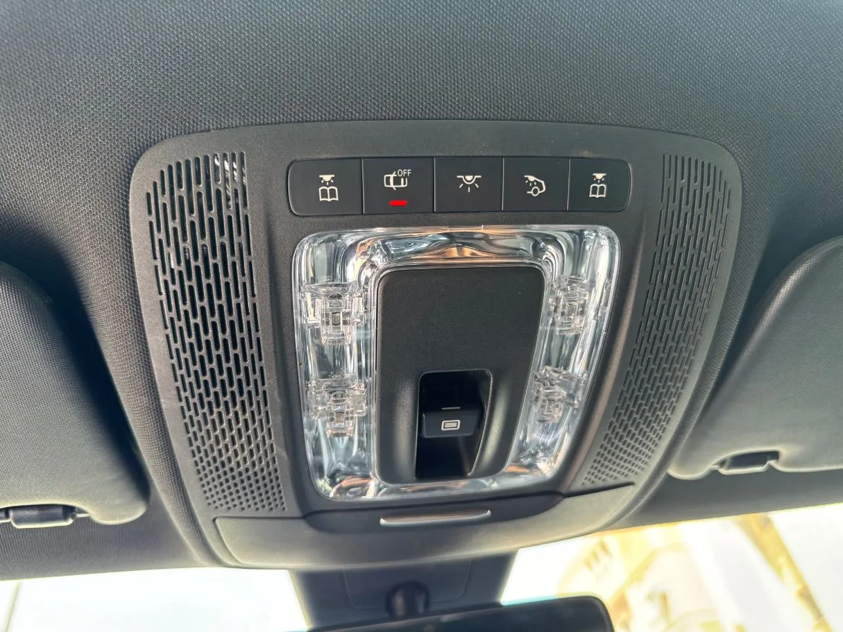 Car image 26