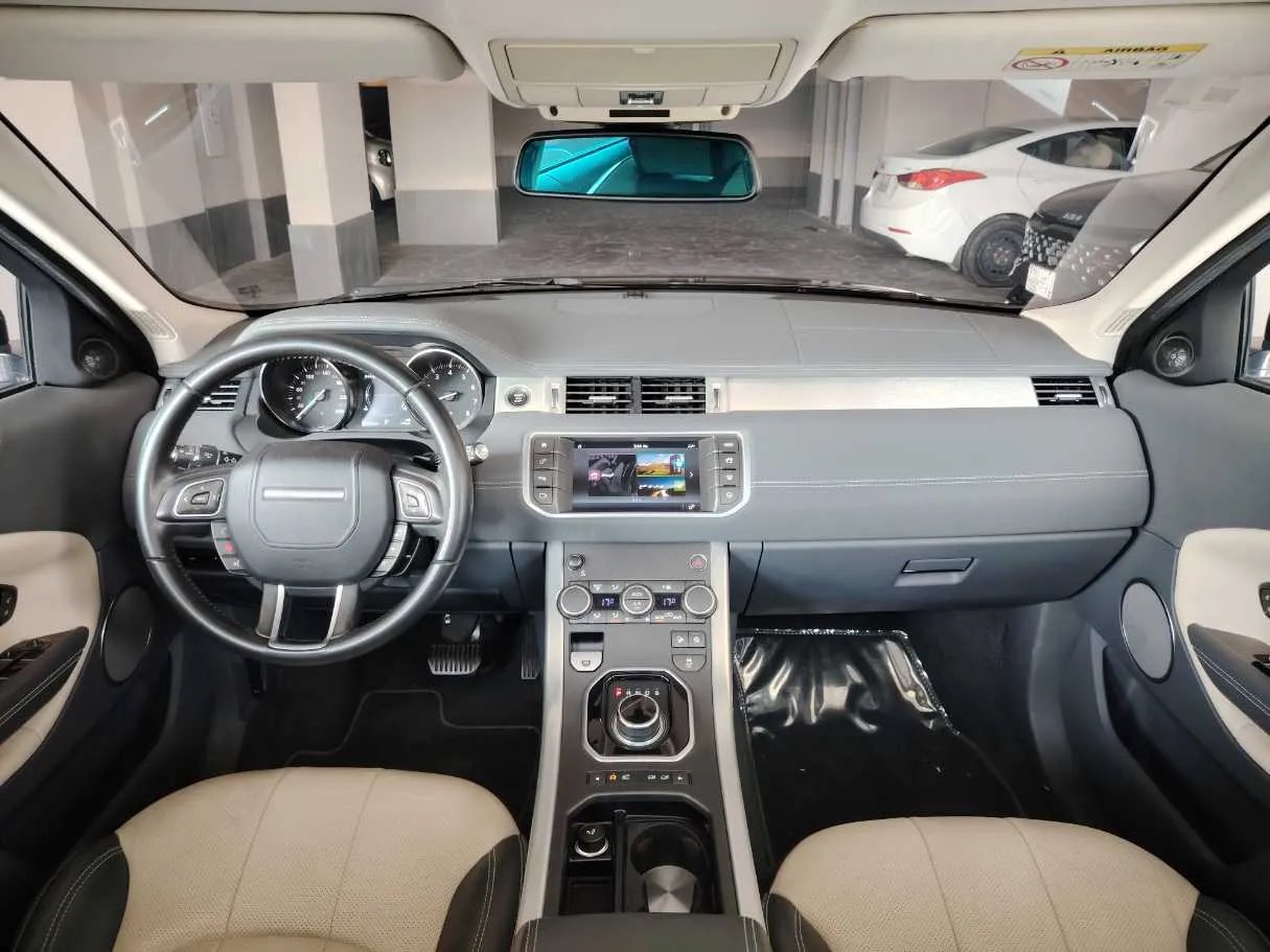 Car image 19