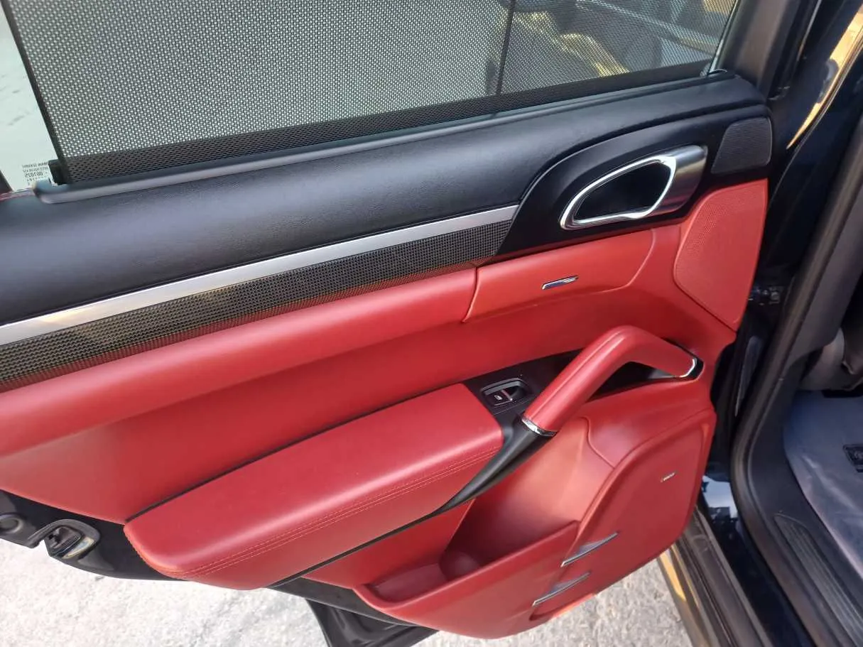 Car image 13