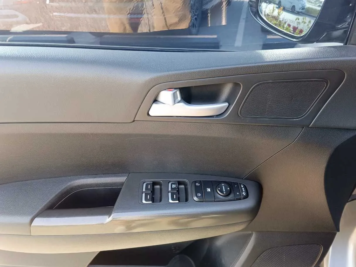 Car image 31