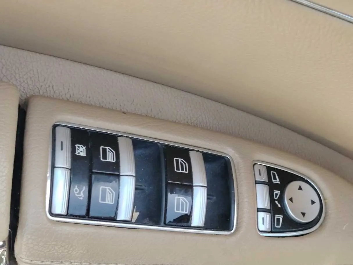 Car image 28
