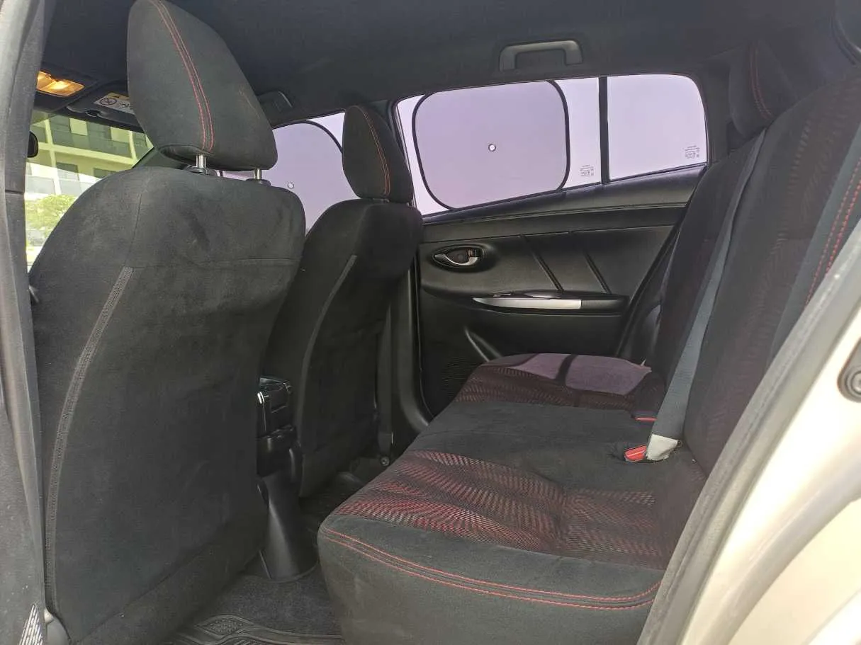 Car image 13