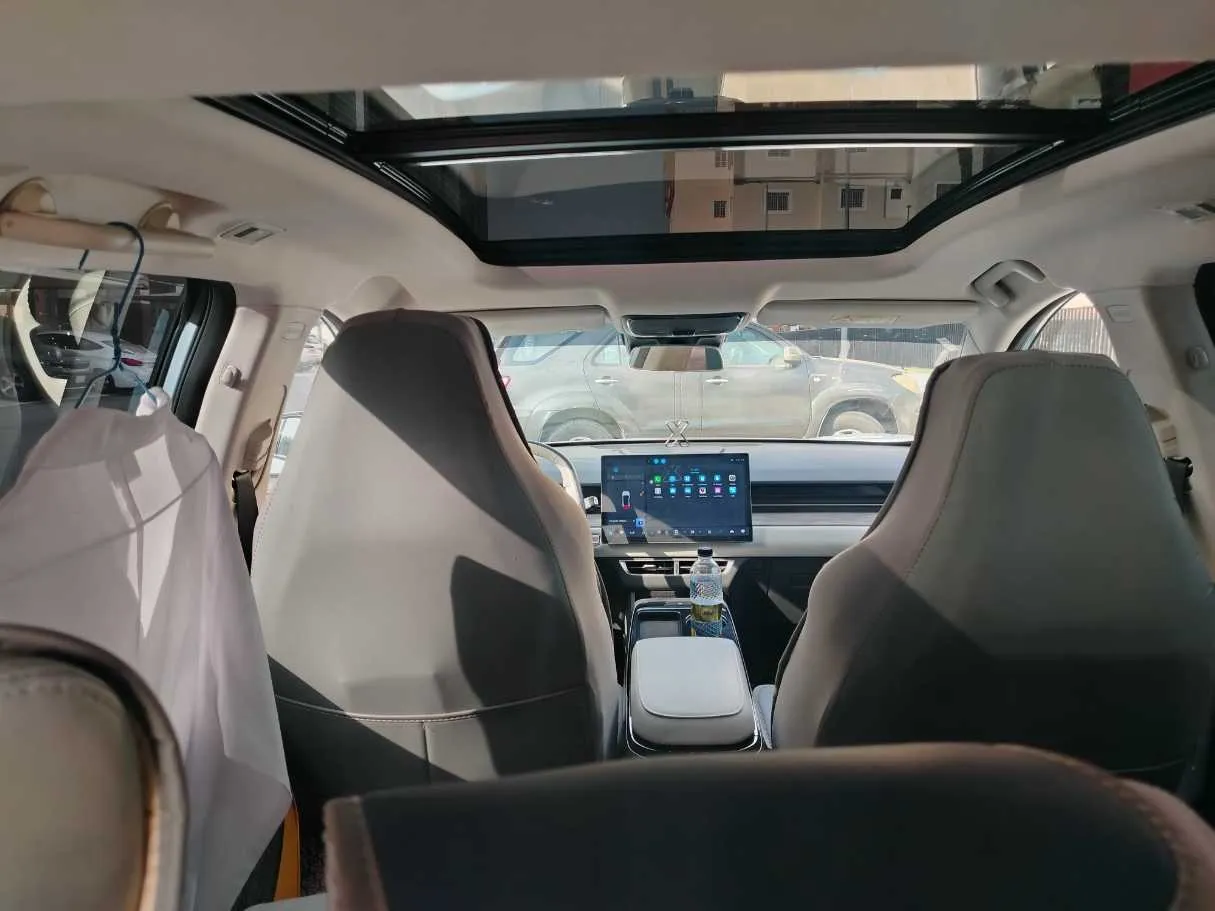Car image 15