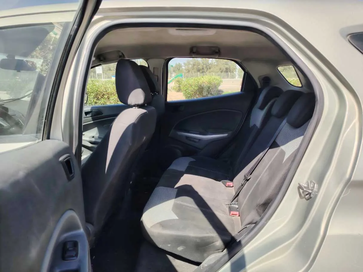 Car image 14