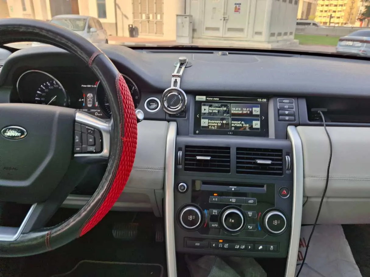 Car image 16