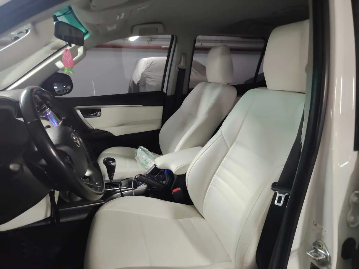 Car image 13