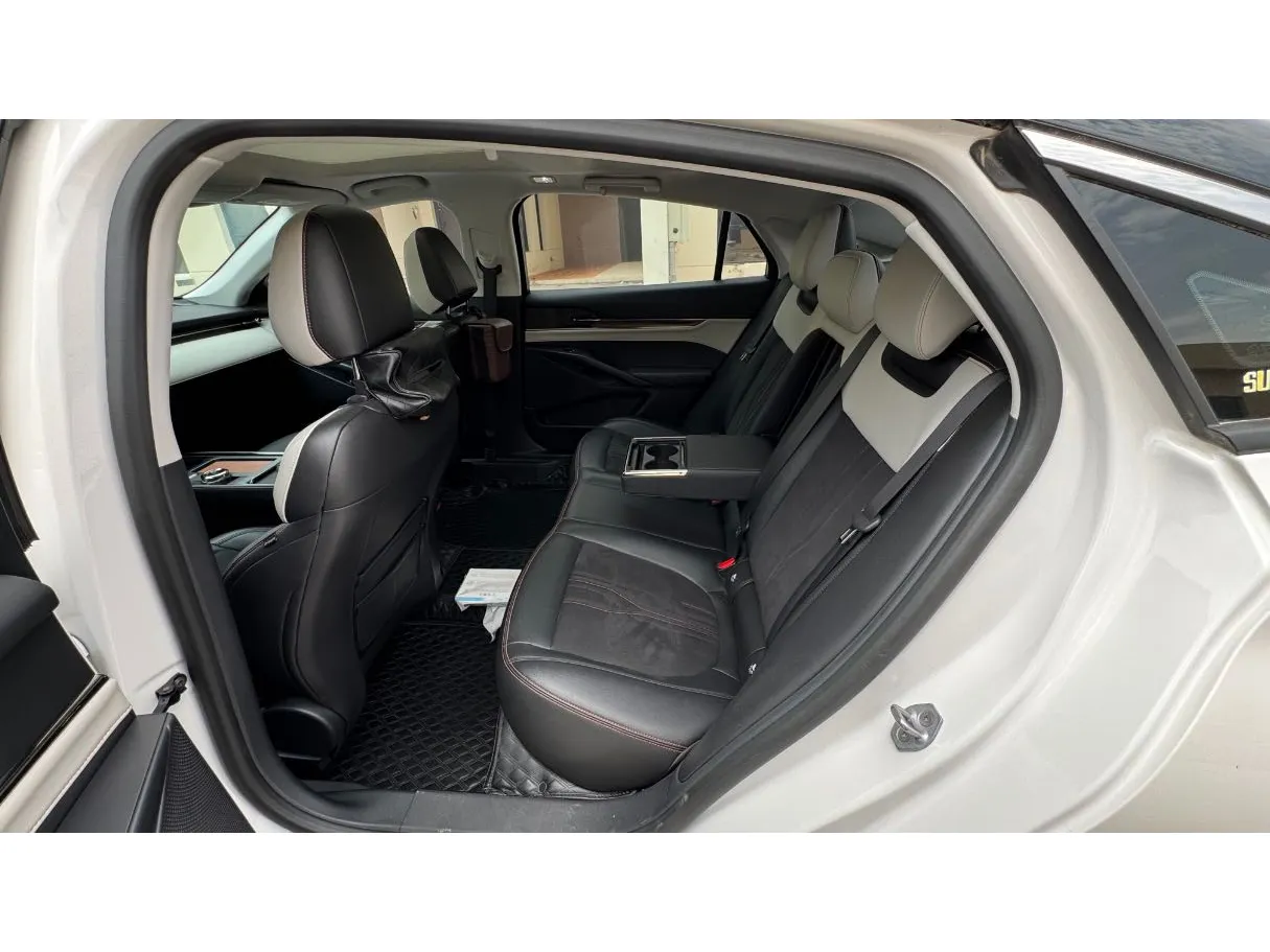 Car image 13