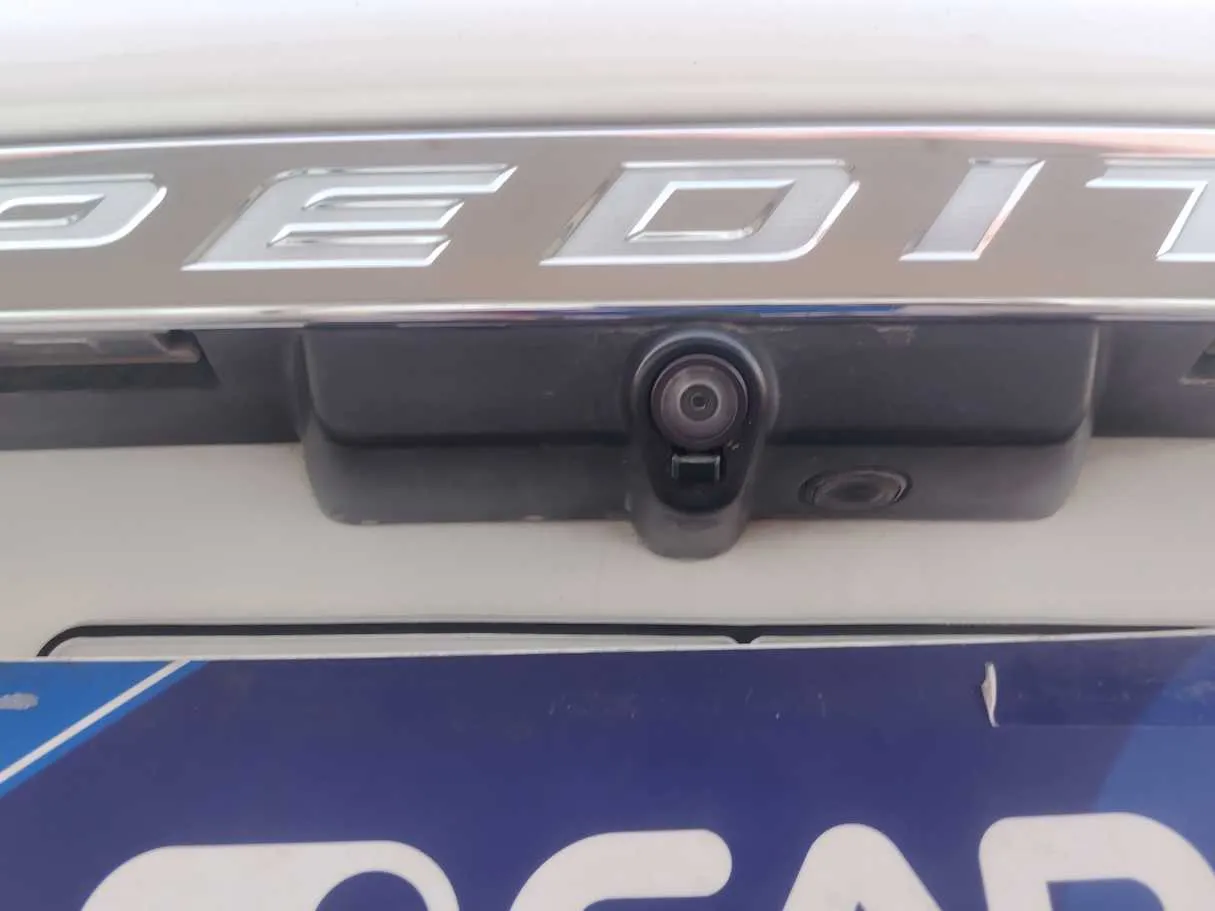 Car image 28