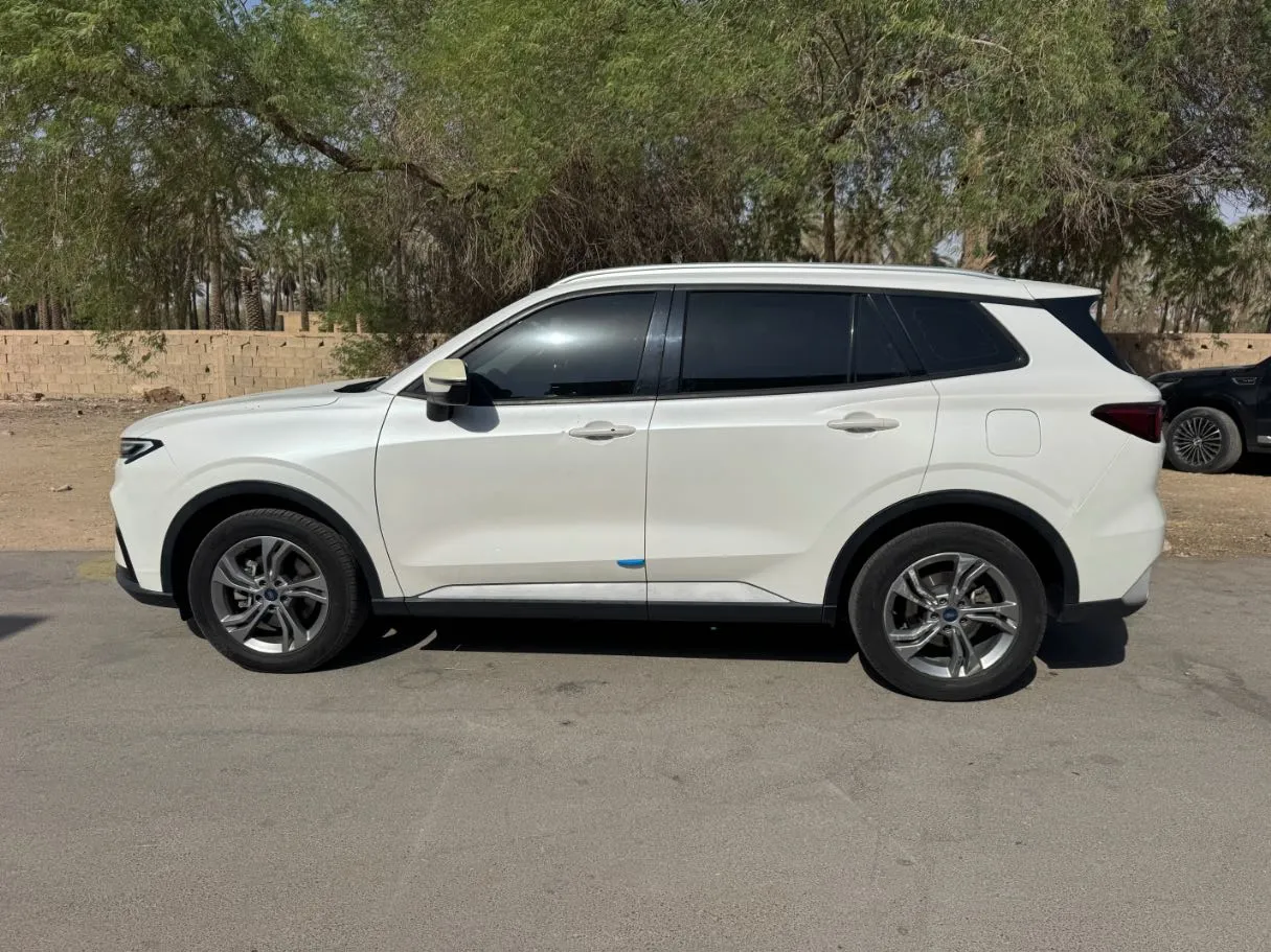 Car image 8