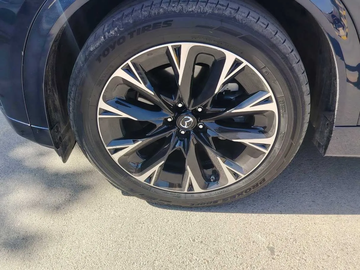 Car image 9