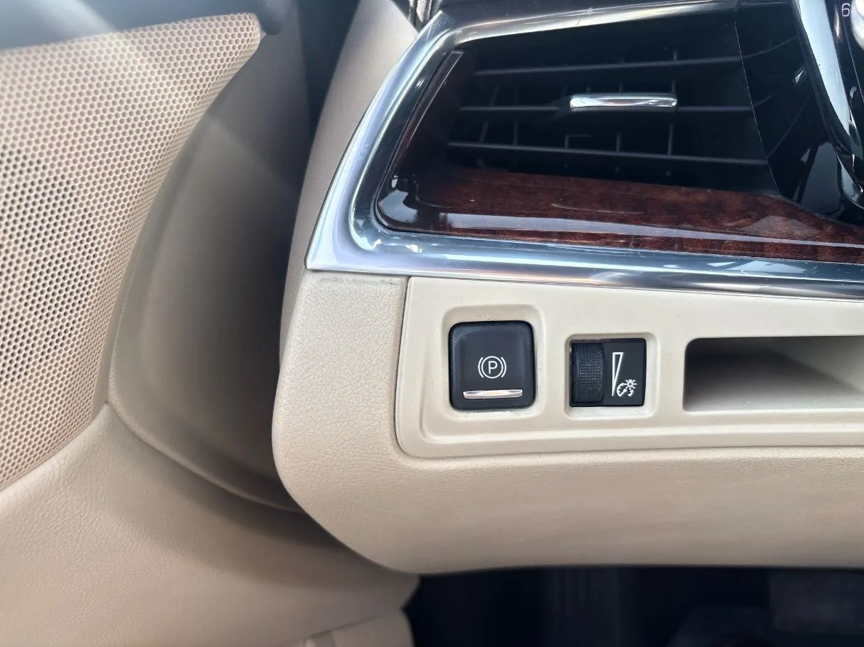 Car image 26