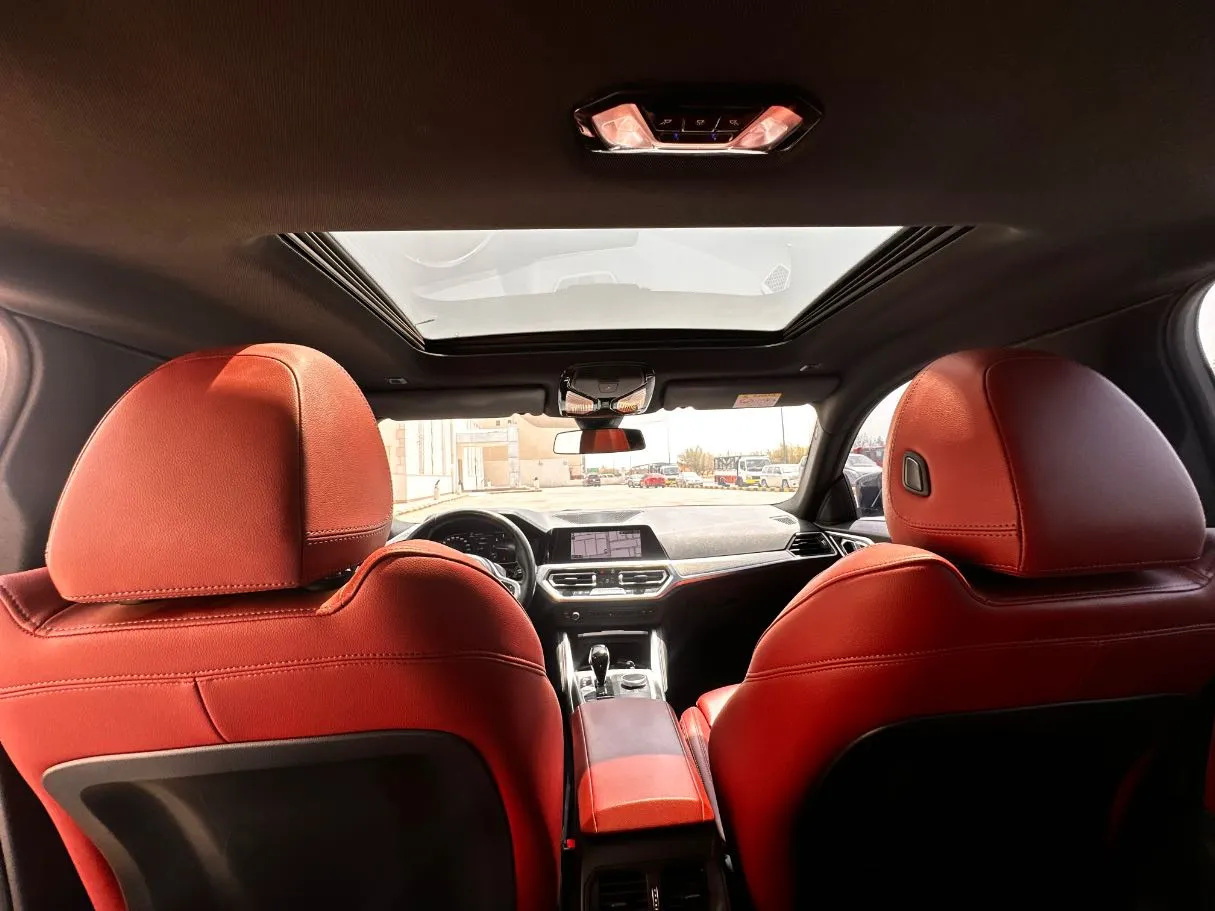 Car image 17