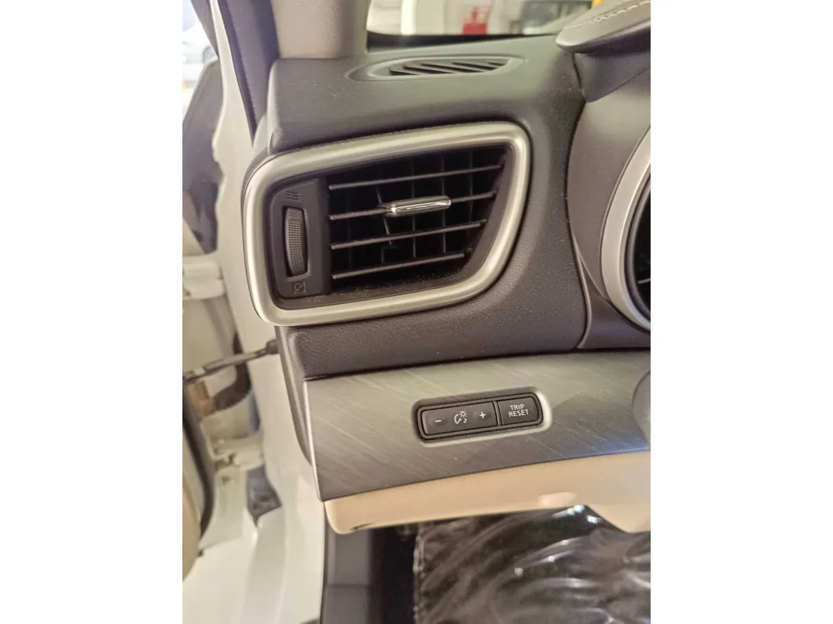 Car image 32