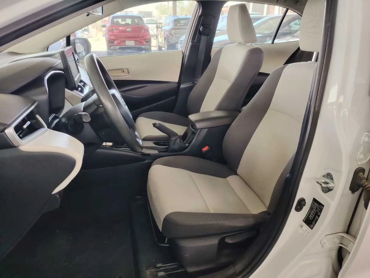 Car image 14