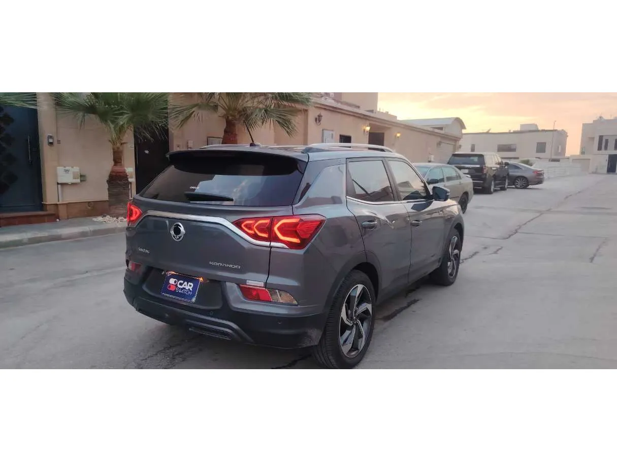 Car image 5