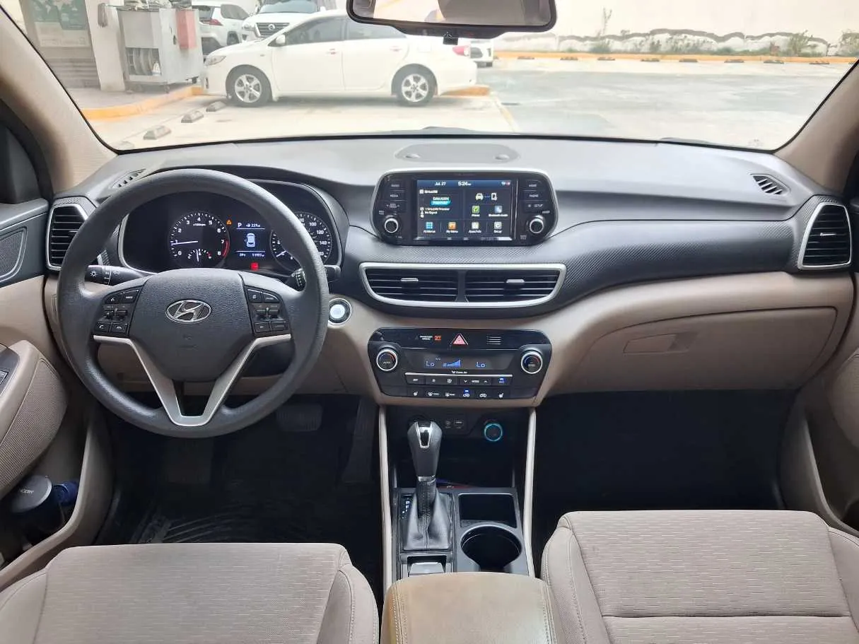 Car image 15