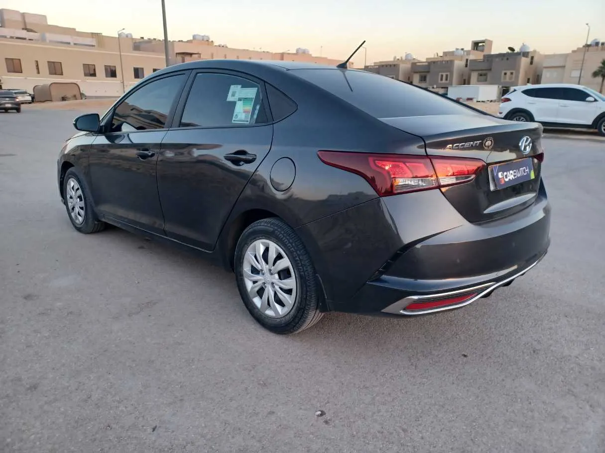 Car image 7