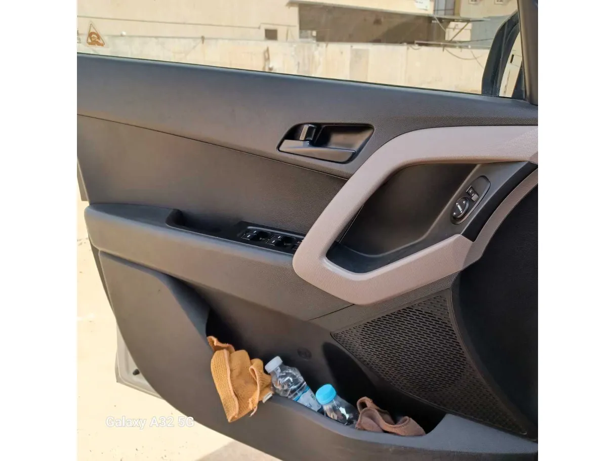 Car image 24