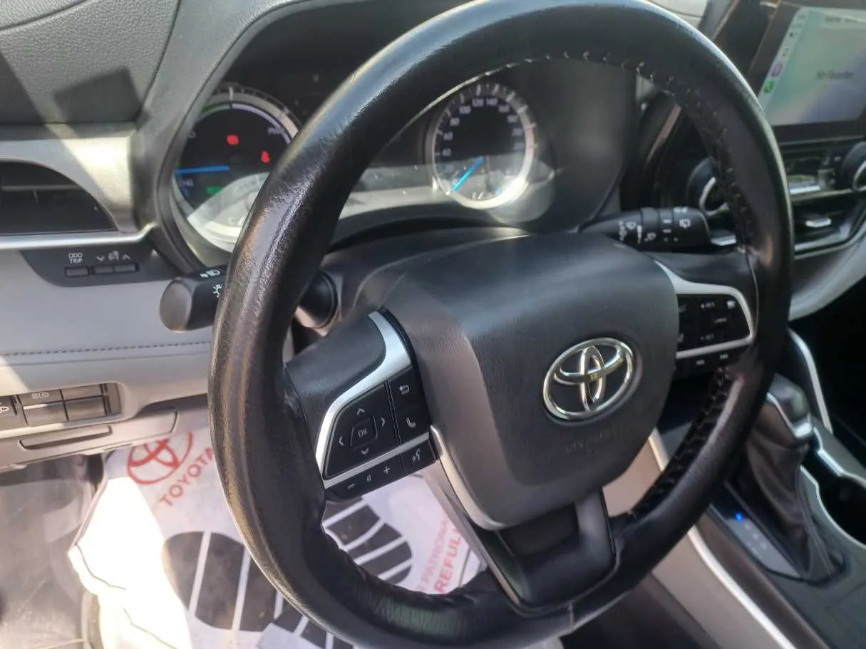 Car image 19