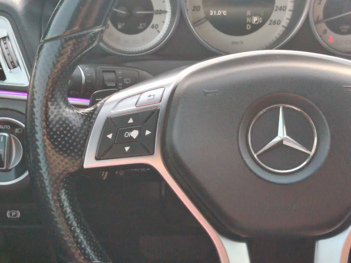 Car image 27