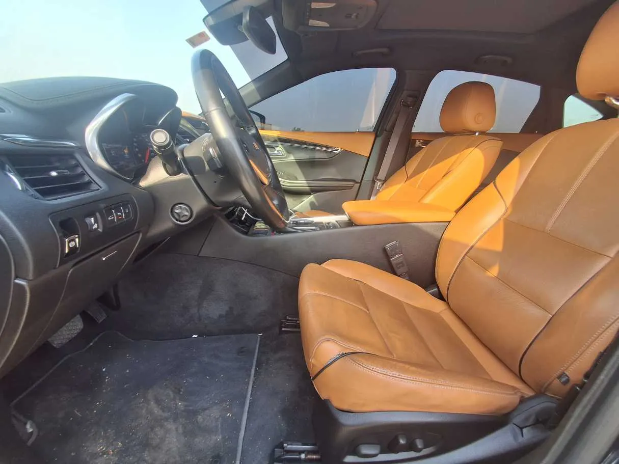 Car image 12