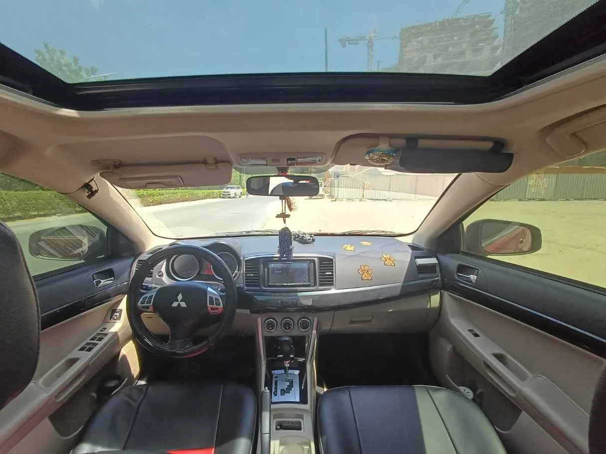 Car image 17